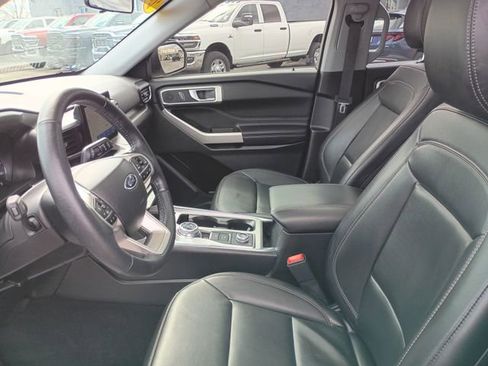 Used 2022 Ford Explorer XLT w/ Equipment Group 202A AWD/4WD image 9