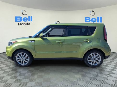 Used 2018 Kia Soul + image 2