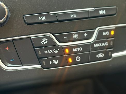 Used 2020 Ford Fusion SE image 29