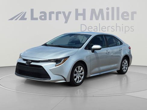 Used 2025 Toyota Corolla LE FWD image 1