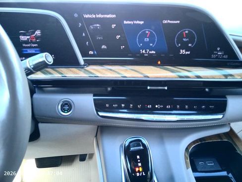 Used 2022 Cadillac Escalade Luxury w/ LPO, Floor Liner Package AWD/4WD image 10