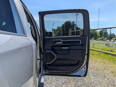 Used 2022 RAM 1500 Laramie AWD/4WD image 12
