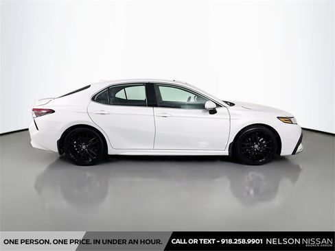 Used 2023 Toyota Camry XSE image 4