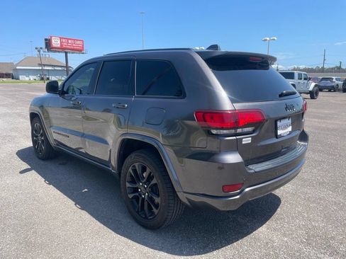 Used 2020 Jeep Grand Cherokee Altitude RWD image 5