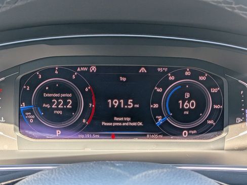 Used 2019 Volkswagen Tiguan SEL R-Line AWD/4WD image 32