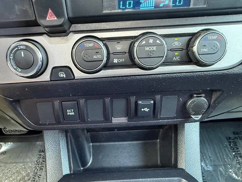 Used 2023 Toyota Tacoma SR AWD/4WD image 34