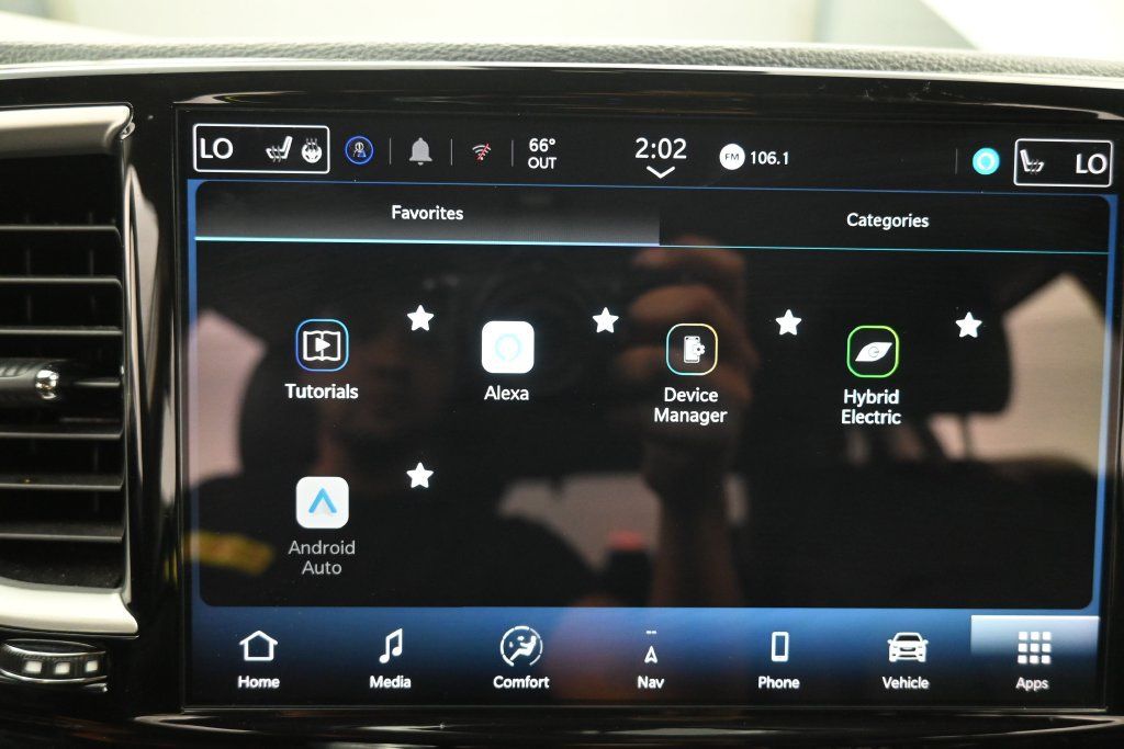Used 2024 Chrysler Pacifica Limited FWD image 14