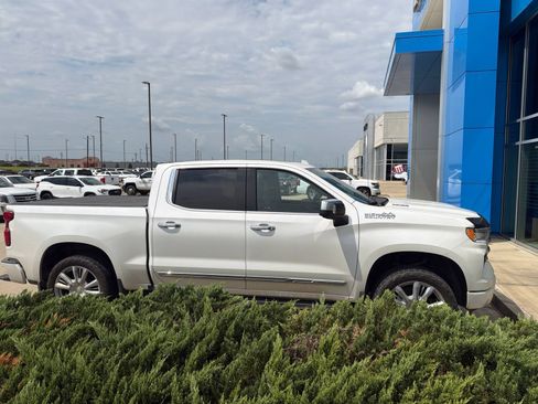 Used 2025 Chevrolet Silverado 1500 High Country AWD/4WD image 3