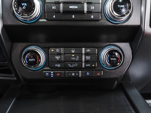 Used 2019 Ford F150 Lariat w/ Equipment Group 502A Luxury AWD/4WD image 16