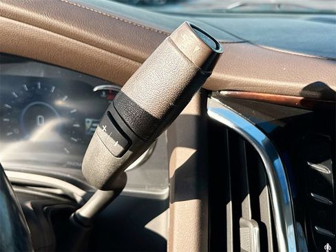 Used 2016 Cadillac Escalade Premium image 18