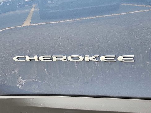 Used 2019 Jeep Cherokee Latitude Plus w/ Cold Weather Group image 30