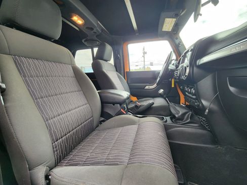 Used 2012 Jeep Wrangler Sahara image 38