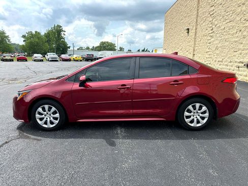 Used 2022 Toyota Corolla LE image 2