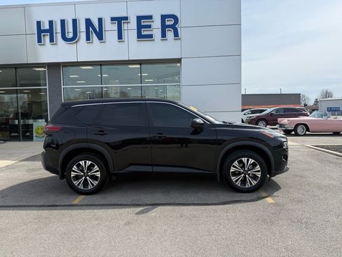 Used 2023 Nissan Rogue SV image 34