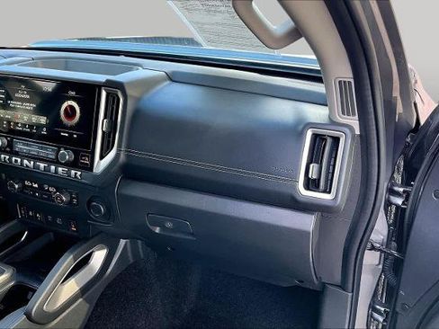 Certified 2025 Nissan Frontier SV w/ SV Convenience Package RWD image 18