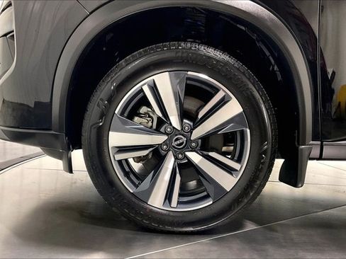 Used 2025 Nissan Rogue SL w/ Tech Package AWD/4WD image 9