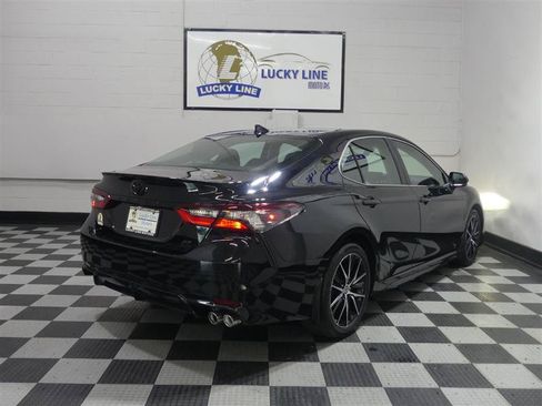 Used 2023 Toyota Camry SE w/ Cold Weather Package AWD/4WD image 9