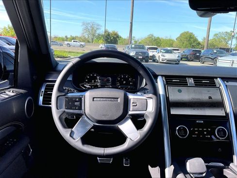 Used 2025 Land Rover Discovery Dynamic SE image 7