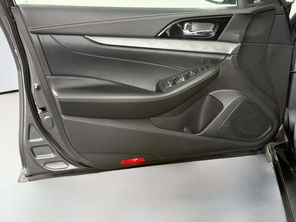 Used 2023 Nissan Maxima SL FWD image 18