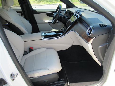 Used 2025 Mercedes-Benz GLC 300 image 10