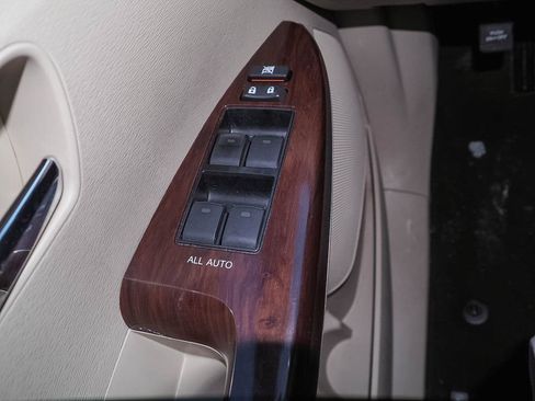 Used 2013 Toyota Venza LE image 27