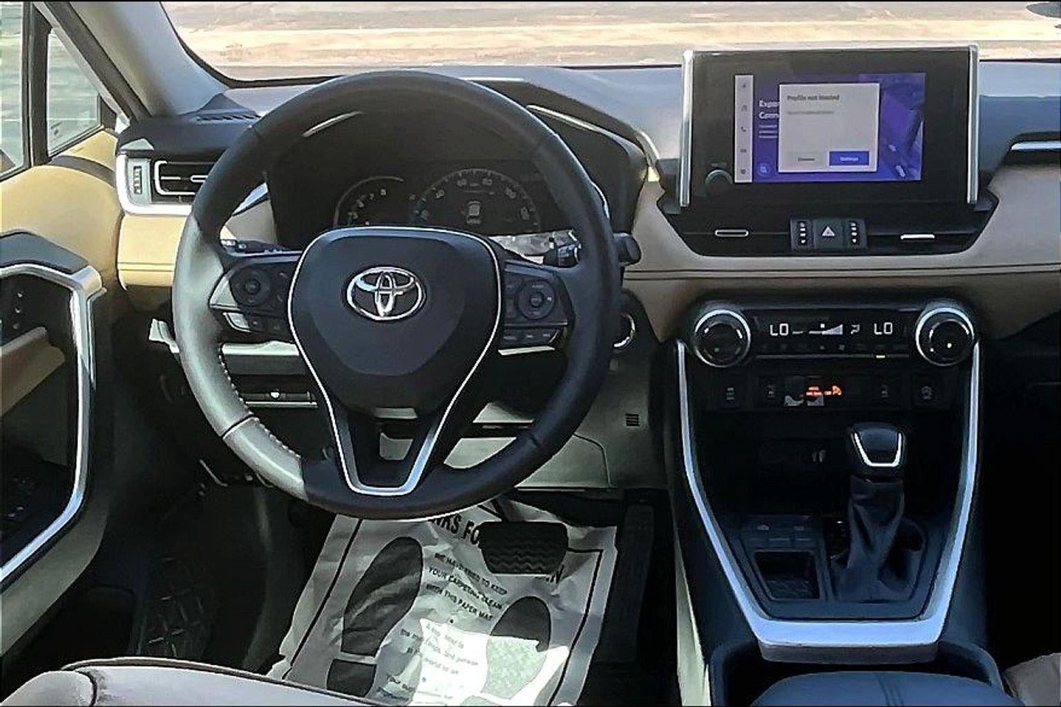 Used 2023 Toyota RAV4 XLE Premium FWD image 5