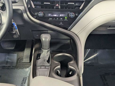 Used 2023 Toyota Camry SE image 32