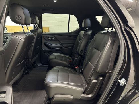 Used 2023 Chevrolet Traverse LT w/ Rear Camera Mirror Package image 30