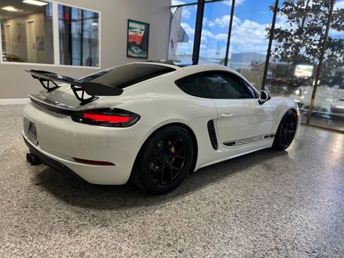 Used 2018 Porsche 718 Cayman S image 9
