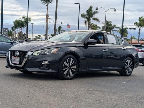 Used 2019 Nissan Altima 2.5 SV image 11