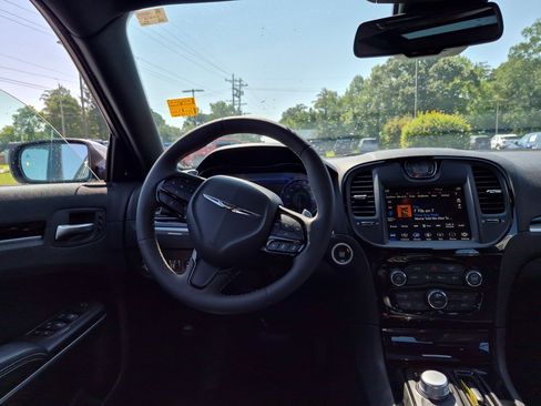 Used 2023 Chrysler 300 S w/ Comfort Group RWD image 12