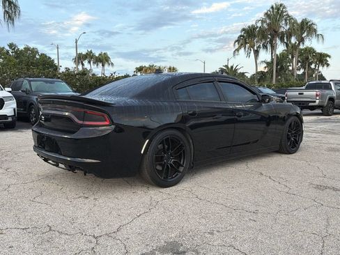 Used 2021 Dodge Charger SXT w/ Leather Interior Group RWD image 5