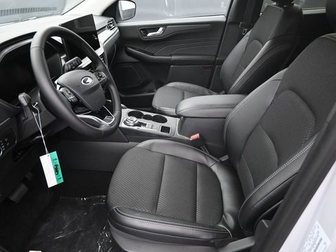 New 2025 Ford Escape SE image 9