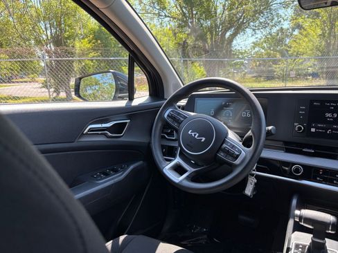 Used 2025 Kia Sportage LX FWD image 33