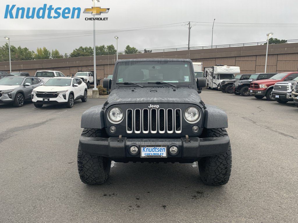 Used 2016 Jeep Wrangler Unlimited Sahara w/ Max Tow Package AWD/4WD image 2