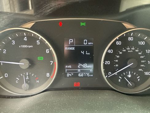 Used 2018 Hyundai Elantra SE FWD image 4