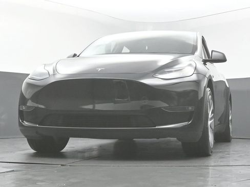 Used 2024 Tesla Model Y Long Range AWD/4WD image 50