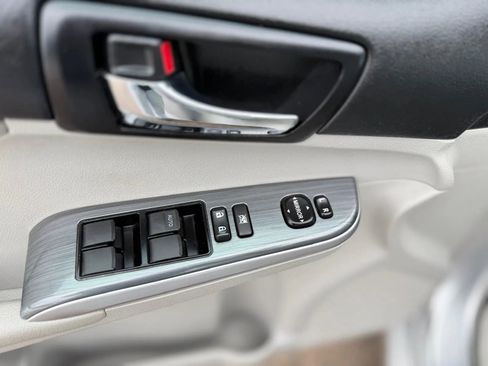 Used 2012 Toyota Camry XLE w/ Leather Pkg image 23