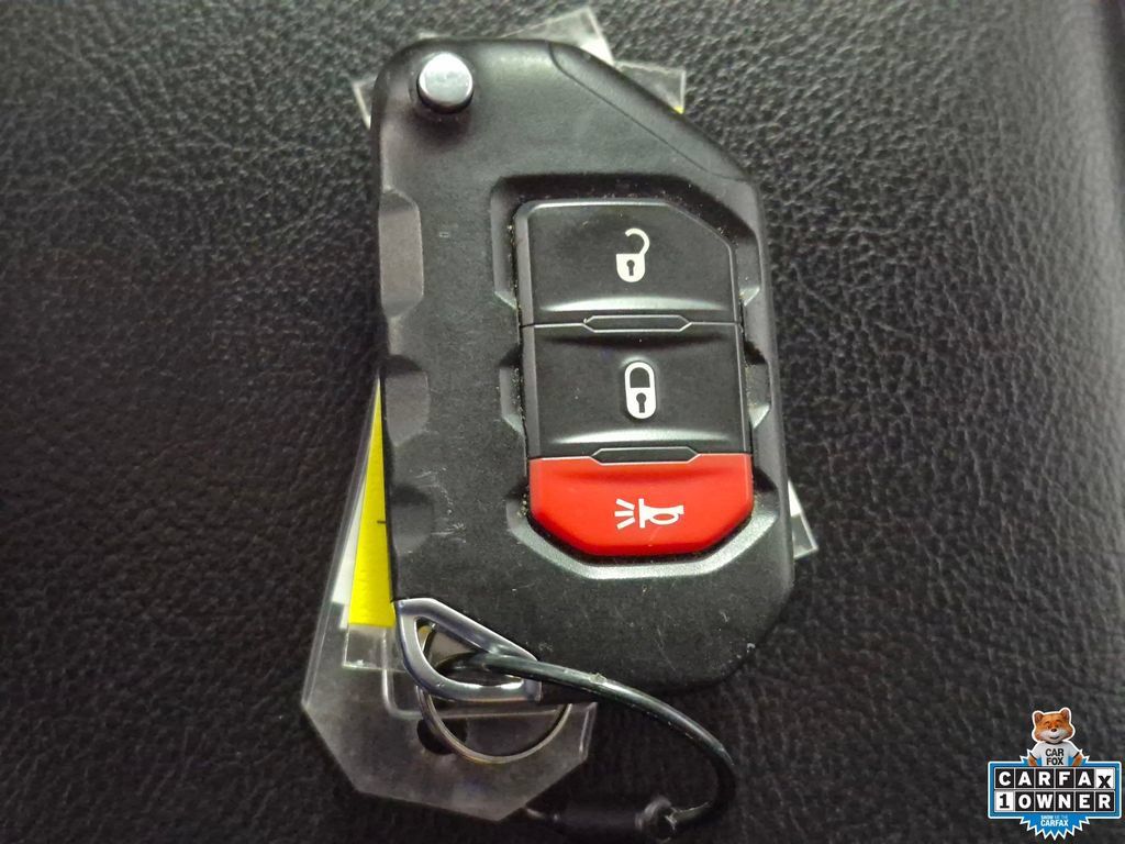 Used 2025 Jeep Wrangler Unlimited Rubicon AWD/4WD image 30
