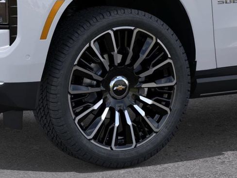 New 2026 Chevrolet Suburban High Country AWD/4WD image 9