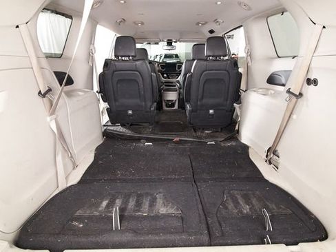 Used 2017 Chrysler Pacifica Touring-L FWD image 27
