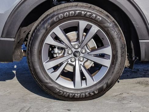 Used 2023 Ford Explorer XLT w/ Equipment Group 202A RWD image 12