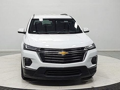 Used 2022 Chevrolet Traverse LT FWD image 2