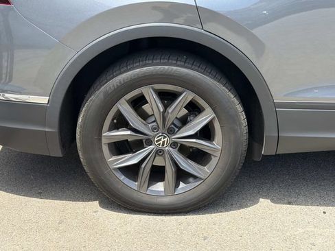 Used 2023 Volkswagen Tiguan SE FWD image 5
