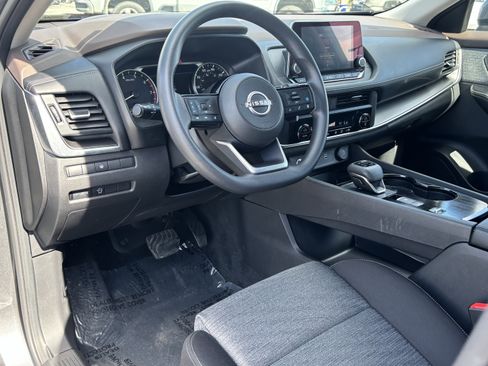 Used 2023 Nissan Rogue SV image 15