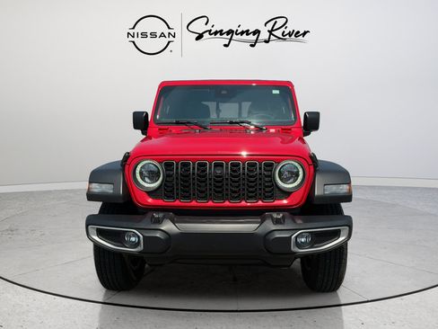 Used 2025 Jeep Gladiator Sport AWD/4WD image 2