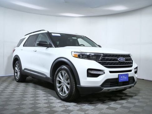 Certified 2023 Ford Explorer XLT w/ Equipment Group 202A AWD/4WD image 1
