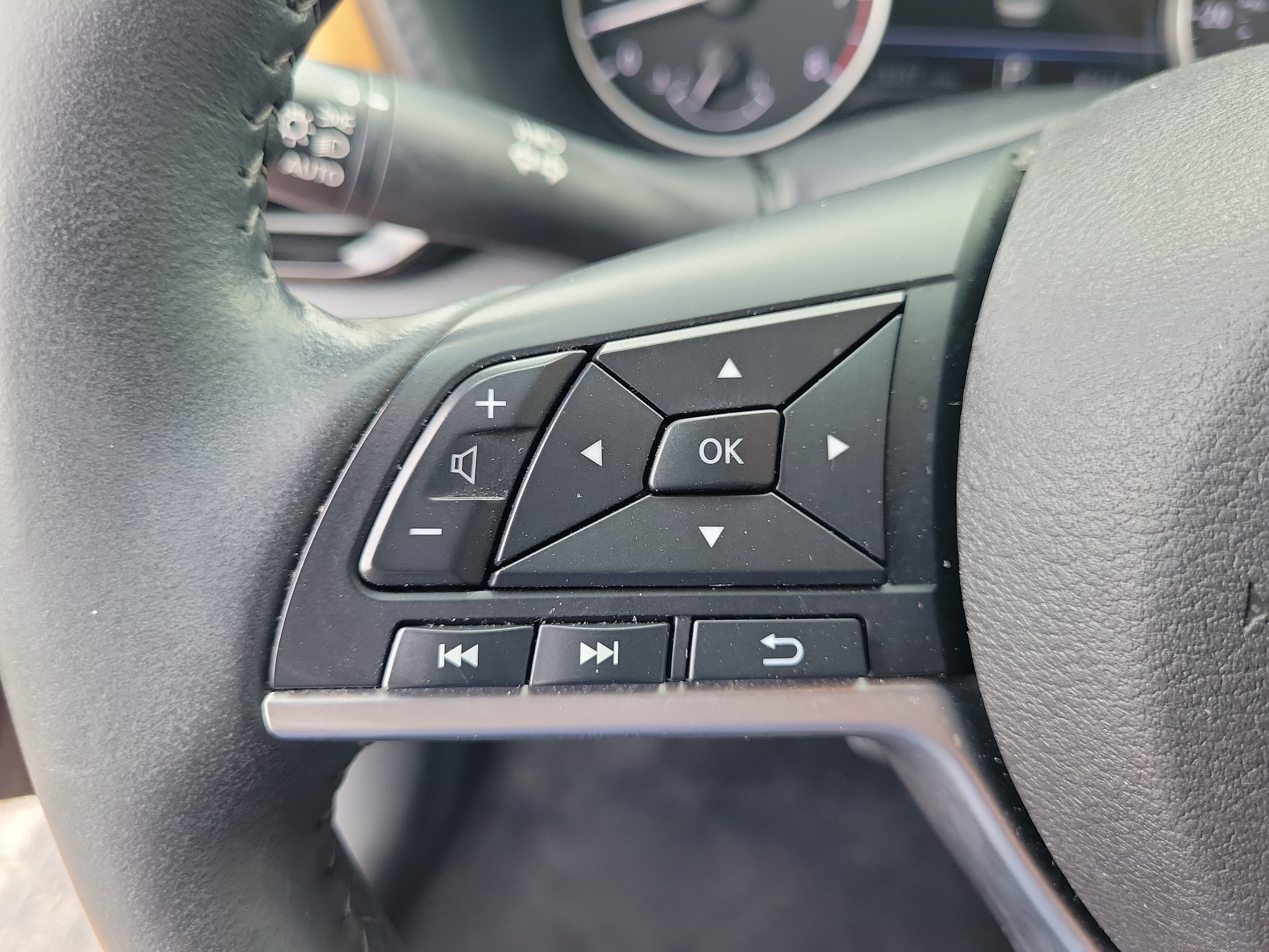 Certified 2024 Nissan Sentra SV w/ SV Premium Package FWD image 17