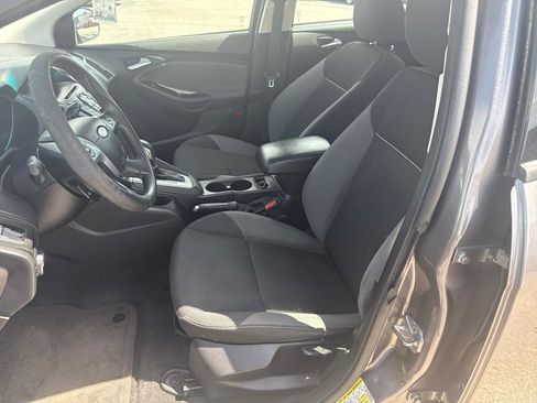Used 2014 Ford Focus SE FWD image 9