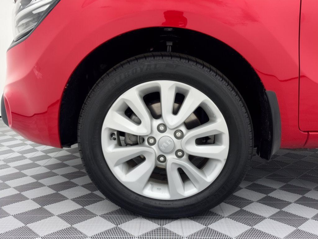 Used 2013 Kia Soul + w/ Audio Pkg FWD image 13